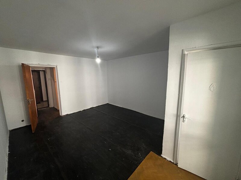Costin Georgian-metrou Aleea Barajul Bicaz, Garsoniera de vanzare,